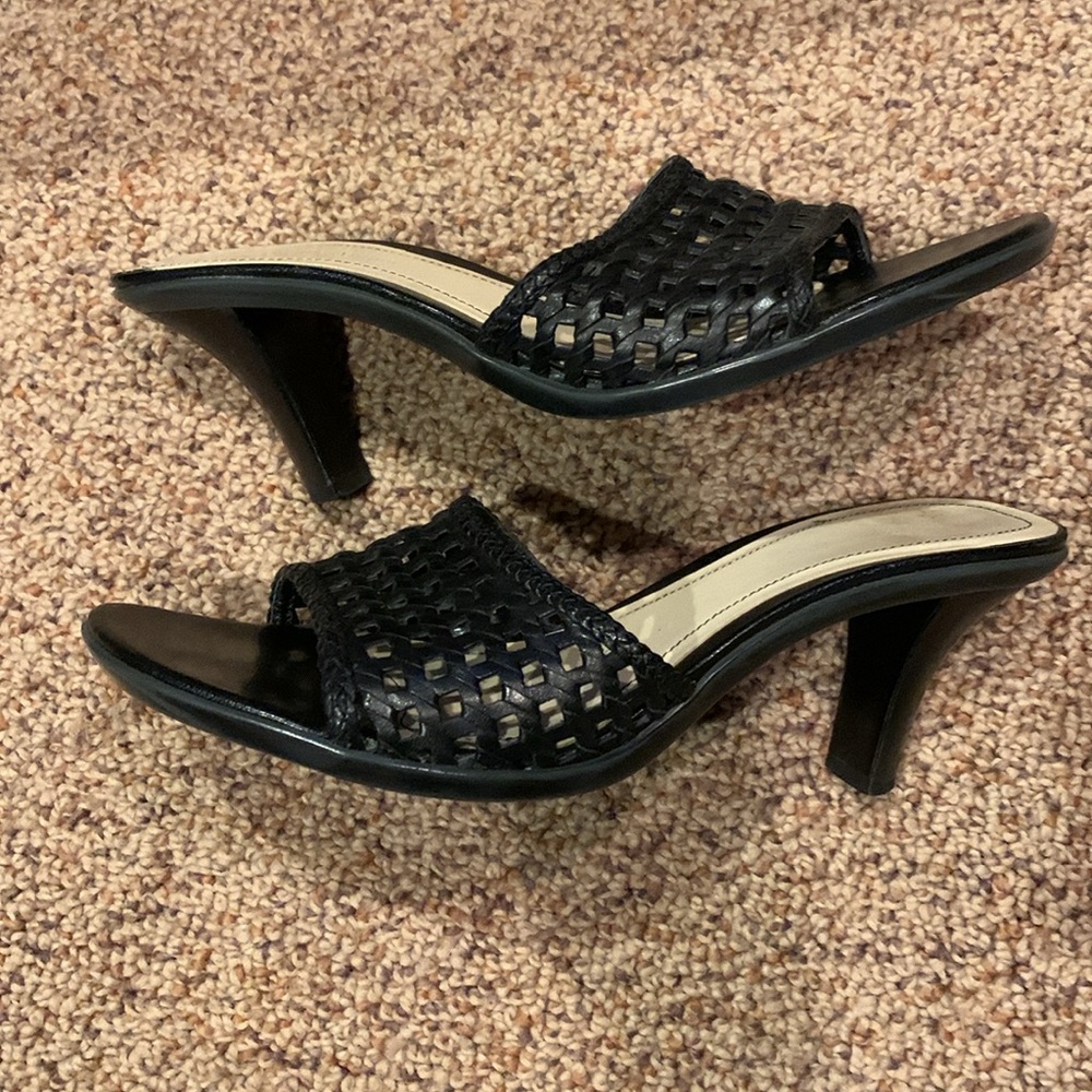 Etienne Aigner Abuzz open woven leather slide 3.25” high heels size 8 black VGUC